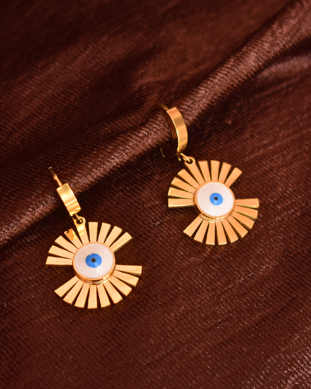 Golden Radiance: 18K Gold-Tone Necklace and Earrings Duo