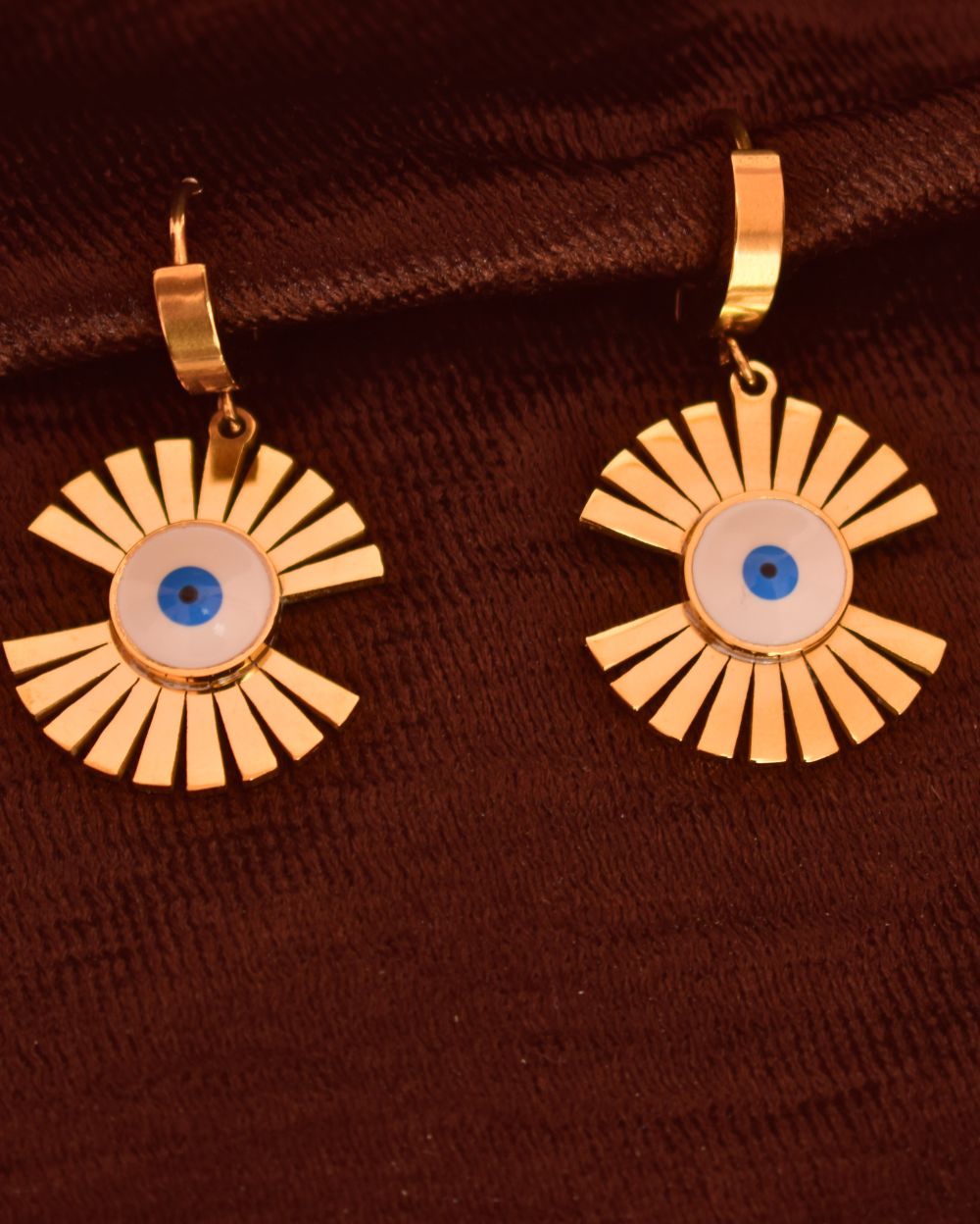 Golden Radiance: 18K Gold-Tone Necklace and Earrings Duo